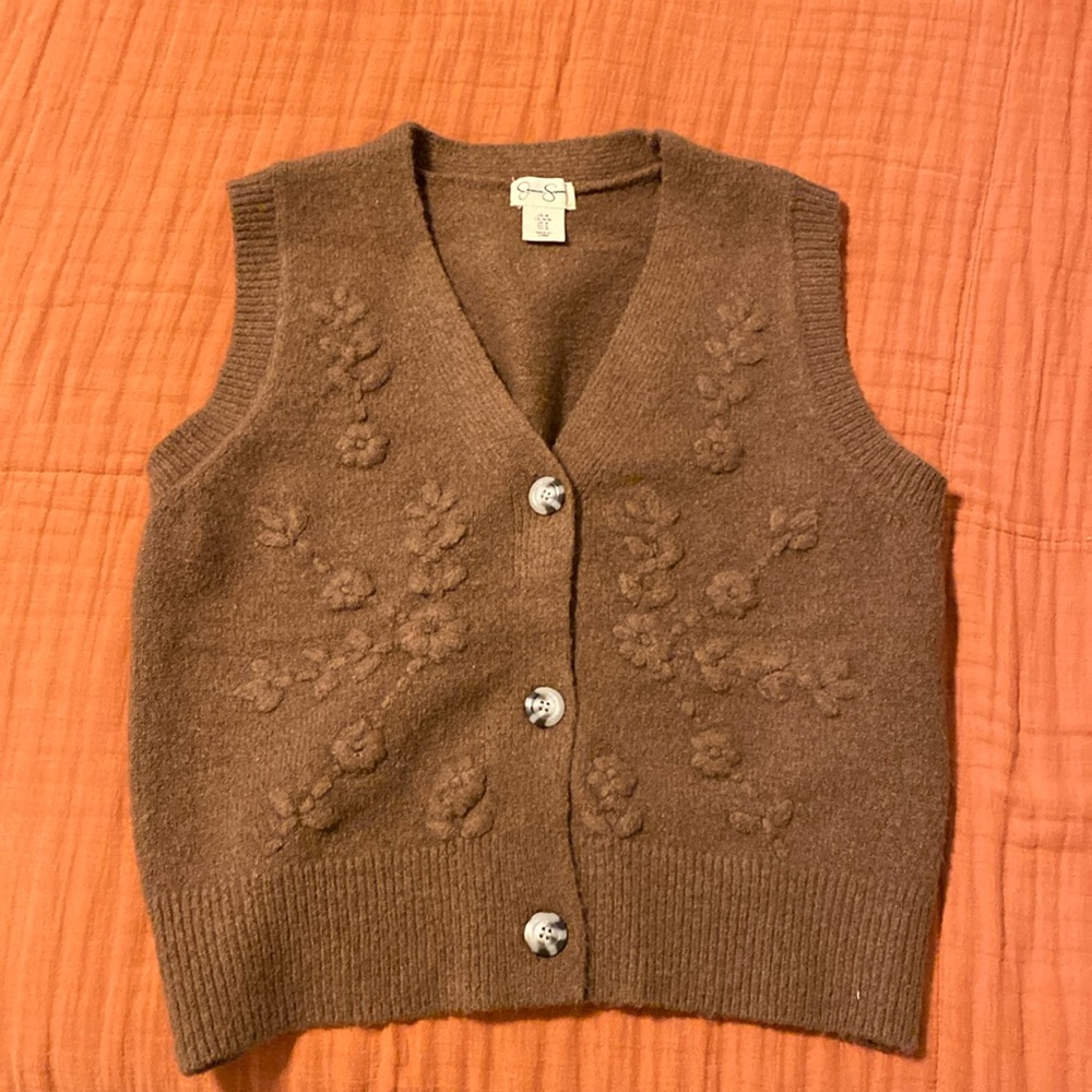 Knit floral sweater vest